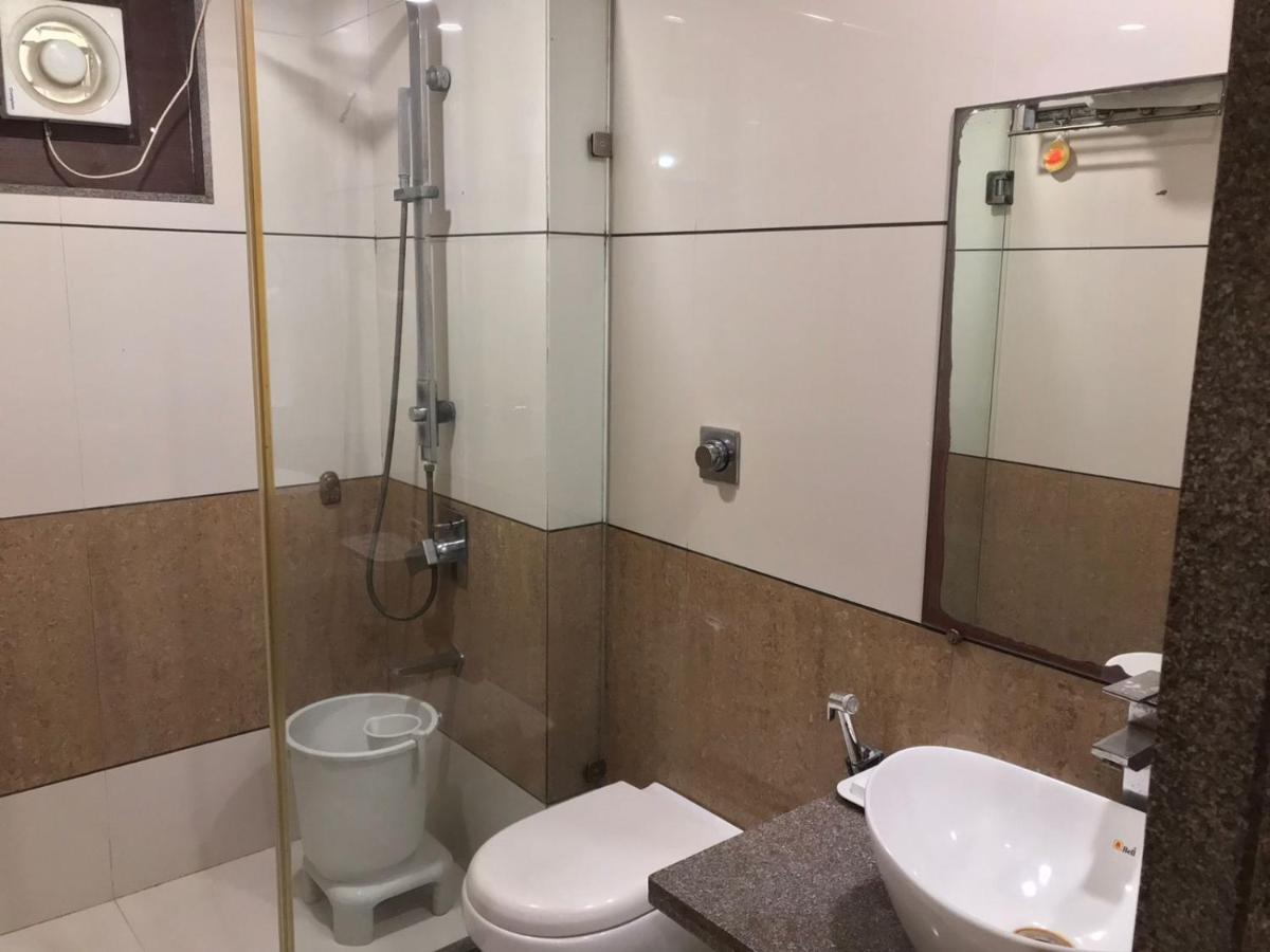 Pearl Hotel & Banquets 阿穆达巴 外观 照片
